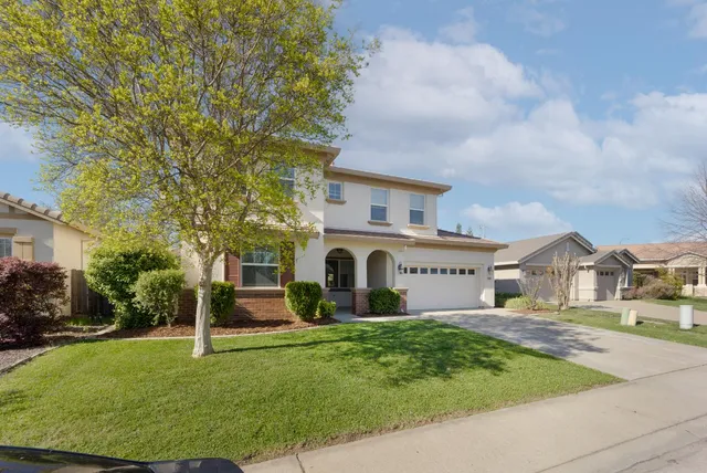 front view of house with a yard