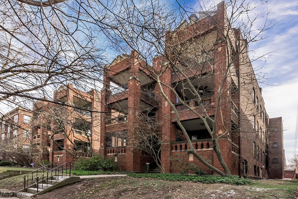 2472 Derbyshire Road, Unit 4 Cleveland, OH 44106 - Photo 26 of 27