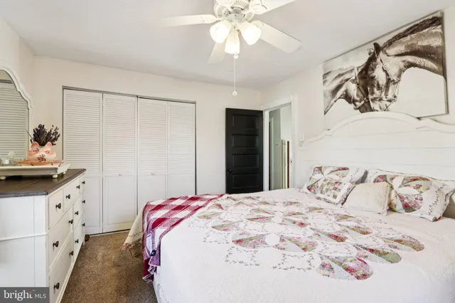 a view of a livingroom with furniture and windows