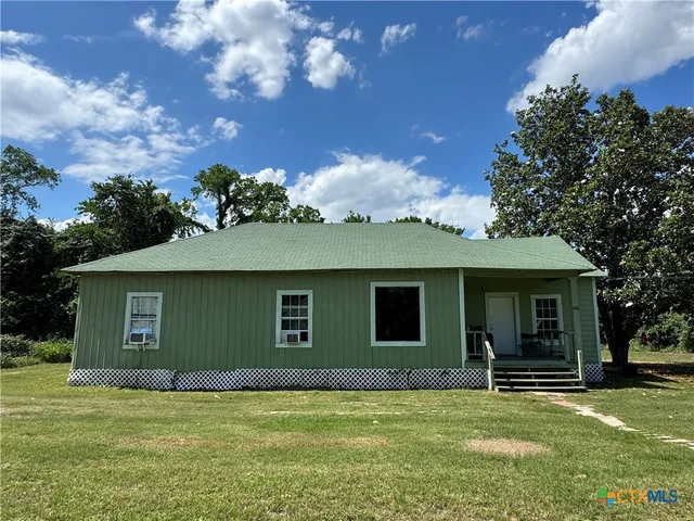 $110,000 | 400 Grimes Street, Cuero, TX 77954
