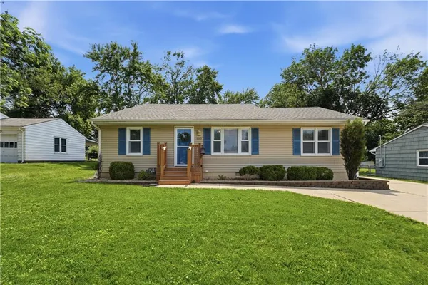 $249,900 | 800 Southeast Miller Street, Lee's Summit, MO 64063
