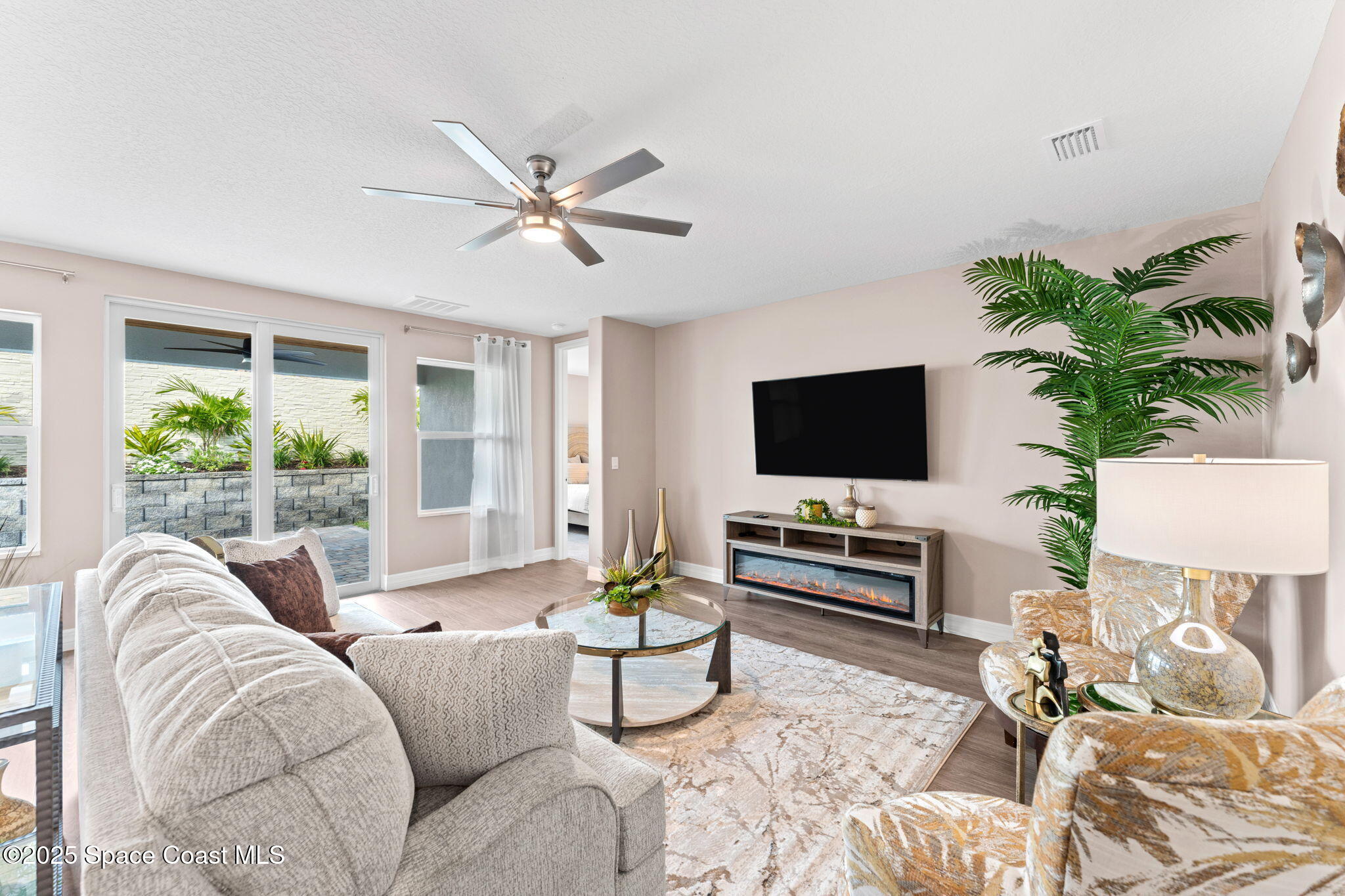 215 1st Street Cocoa, FL 32922 - Photo 18 of 52 Living Area