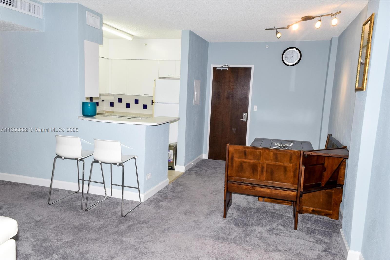 1500 Bay Road, Unit 1532S Miami Beach, FL 33139 - Photo 17 of 50 a living room with furniture and a table