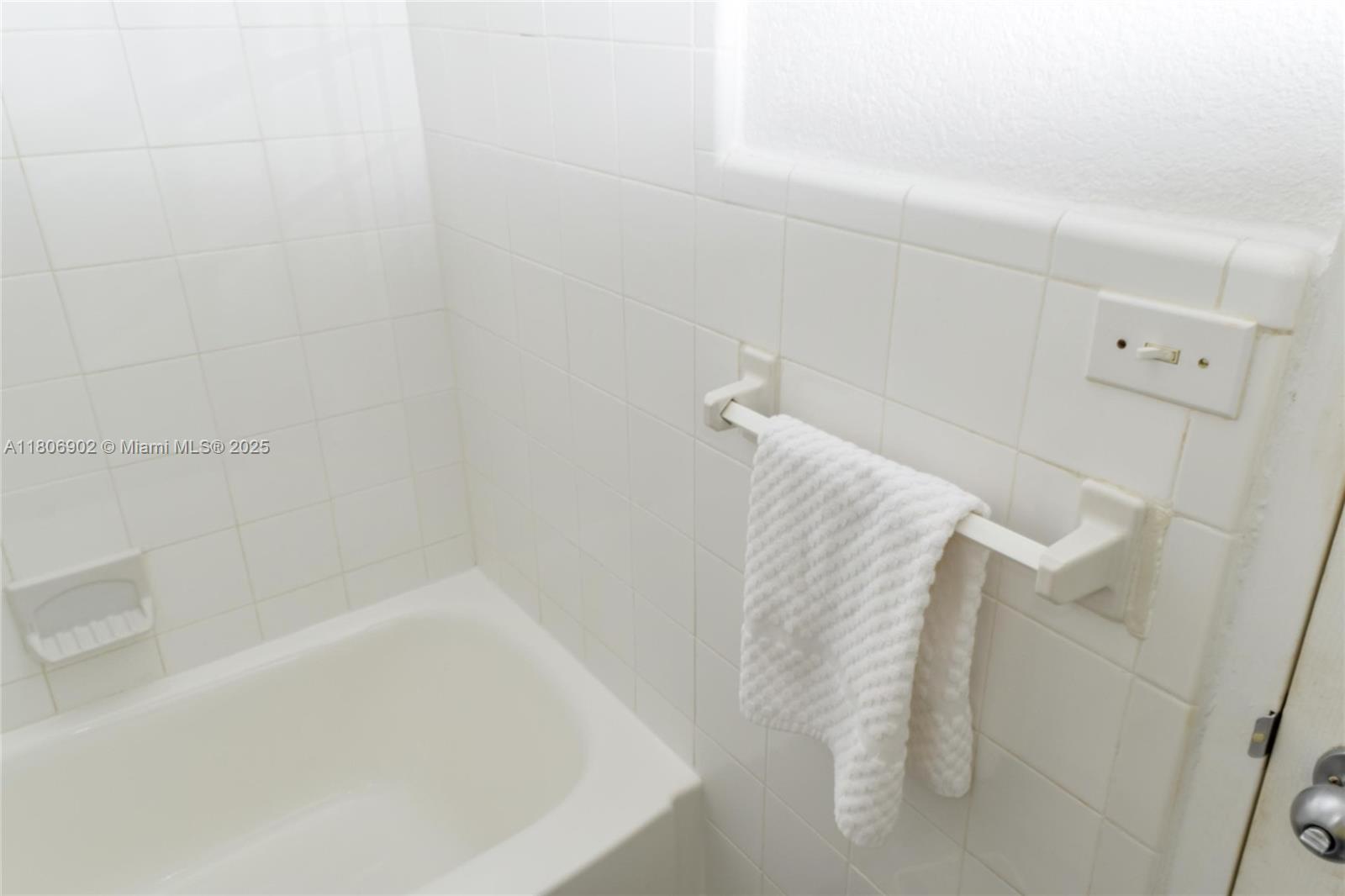 1500 Bay Road, Unit 1532S Miami Beach, FL 33139 - Photo 24 of 50 a bathroom with a bathtub