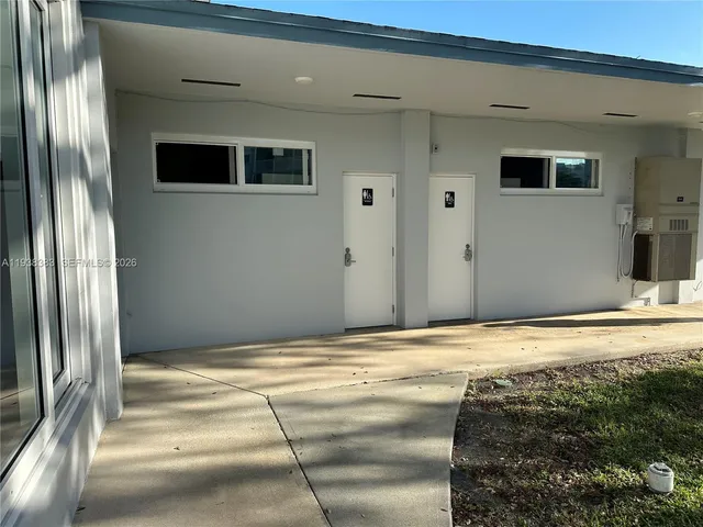 $2,400 | 2420 Park Lane, Unit 102, Hollywood, FL 33021