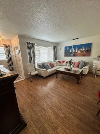 $2,225 | 2420 Park Lane, Unit 102, Hollywood, FL 33021