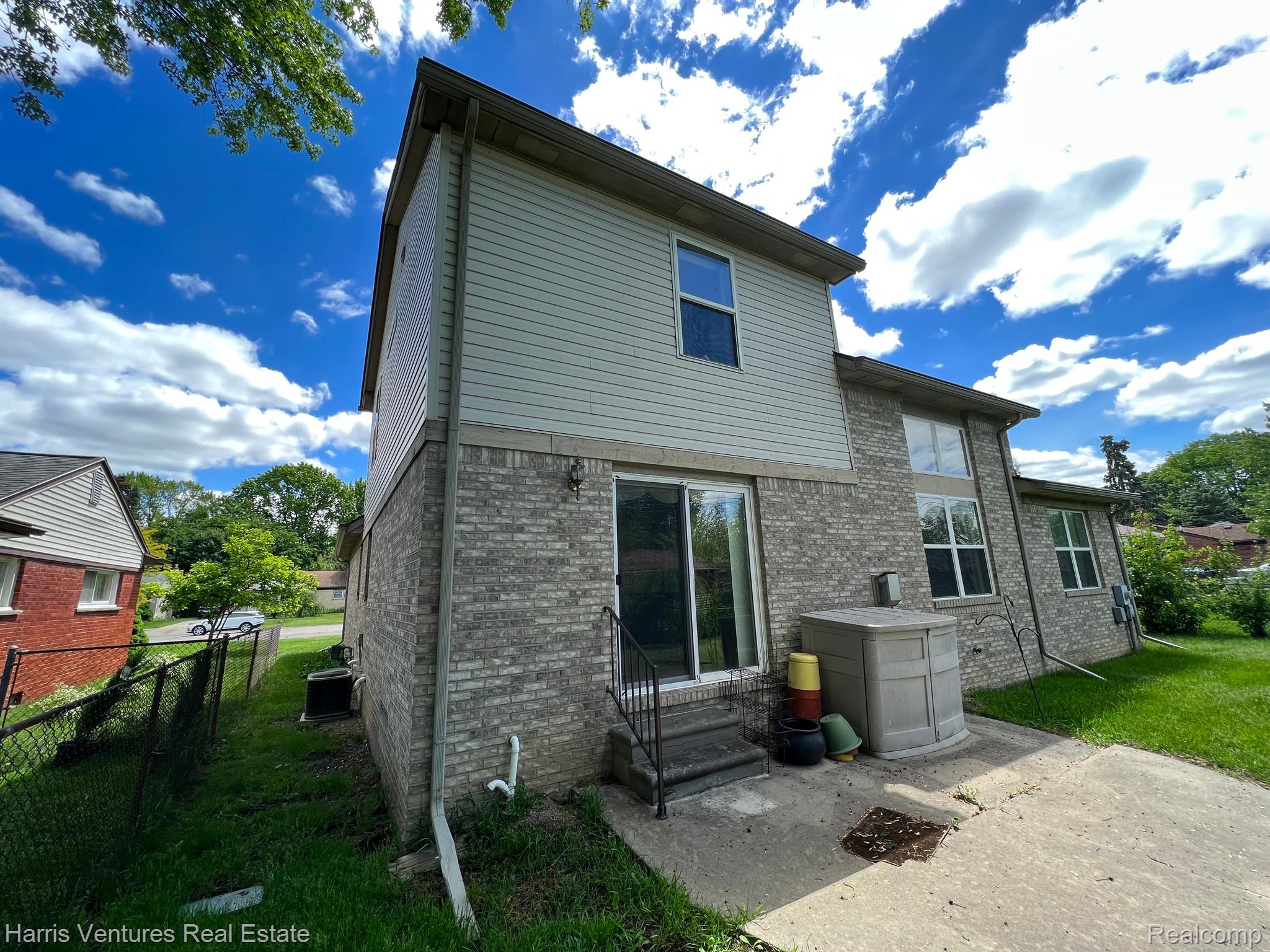 14777 Inkster Road Livonia, MI 48154 - Photo 5 of 35 Back of Home
