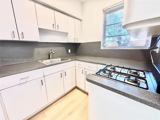 $2,200 | 4740 Pine Tree Drive, Unit 28, Miami Beach, FL 33140