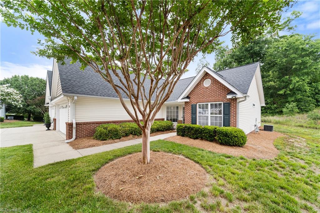 1344 Crosswinds Drive High Point, NC 27265 - Photo 2 of 40