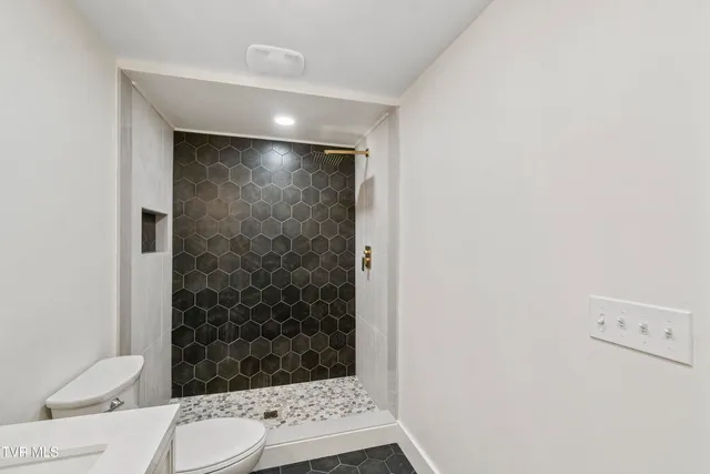 $449,800 | 40 Bales Road, Mosheim, TN 37818