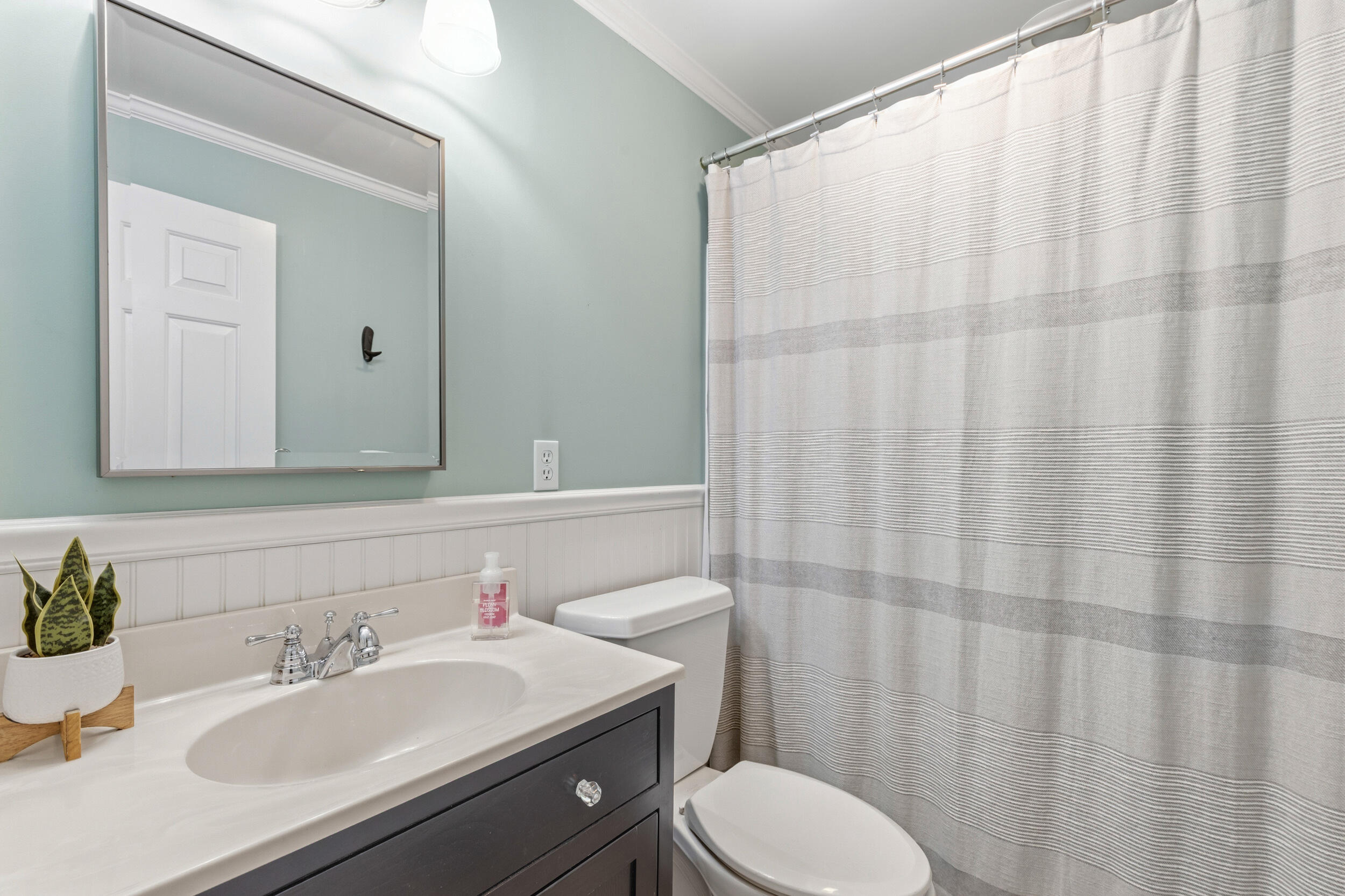 63 West Commonwealth Drive Portland, ME 04103 - Photo 19 of 46 Full Bath