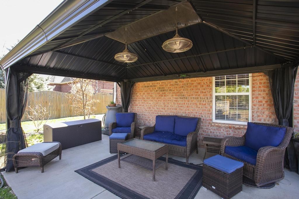 110 Edgewater Falls Murfreesboro, TN 37129 - Photo 20 of 31 a living room with furniture and a large window