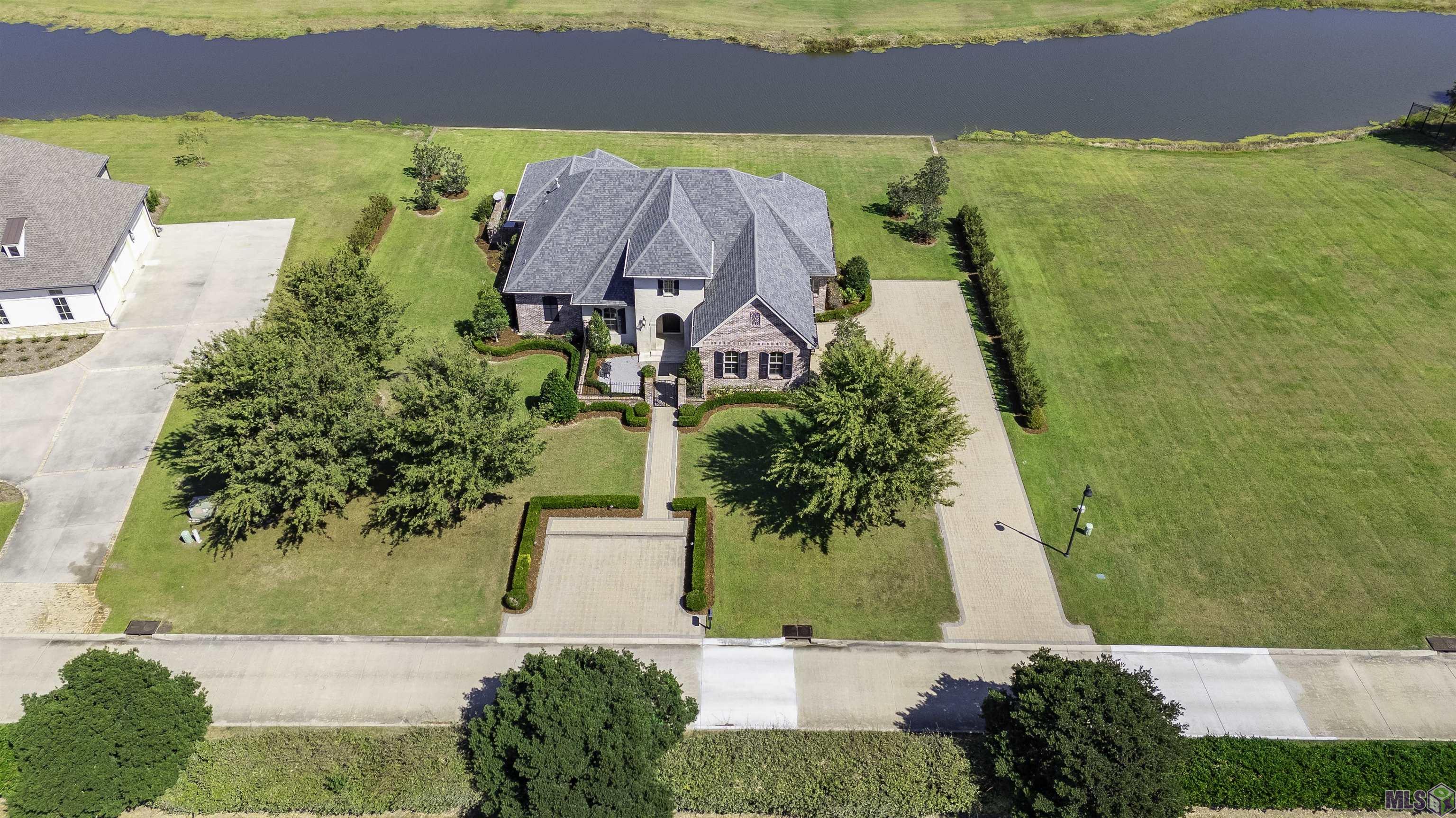 271 Latour Boulevard Mathews, LA 70375 - Photo 3 of 22