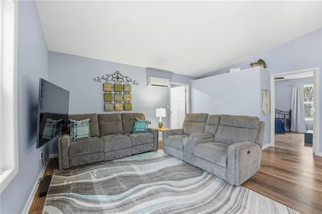 $299,600 | 58 East Sugar Lk Cove, Mound City, KS 66056