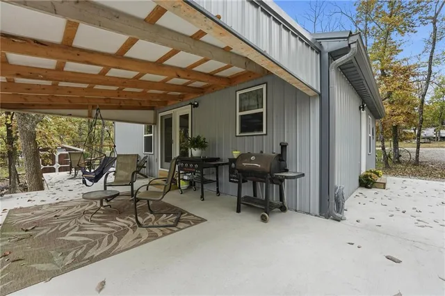 $299,600 | 58 East Sugar Lk Cove, Mound City, KS 66056