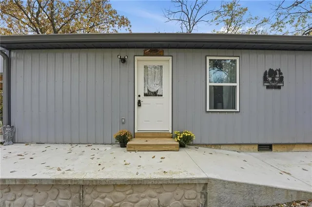 $299,600 | 58 East Sugar Lk Cove, Mound City, KS 66056