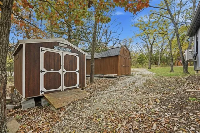 $299,600 | 58 East Sugar Lk Cove, Mound City, KS 66056