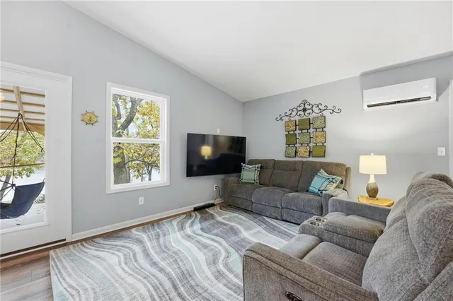 $299,600 | 58 East Sugar Lk Cove, Mound City, KS 66056