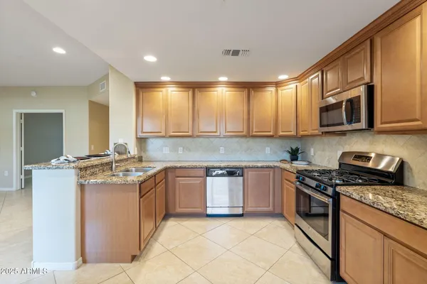 $2,700 | 33575 North Dove Lakes Drive, Unit 1023, Cave Creek, AZ 85331