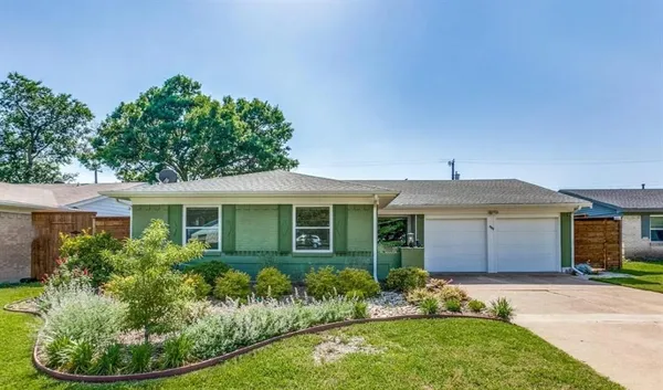 $2,850 | 809 North Cottonwood Drive, Richardson, TX 75080