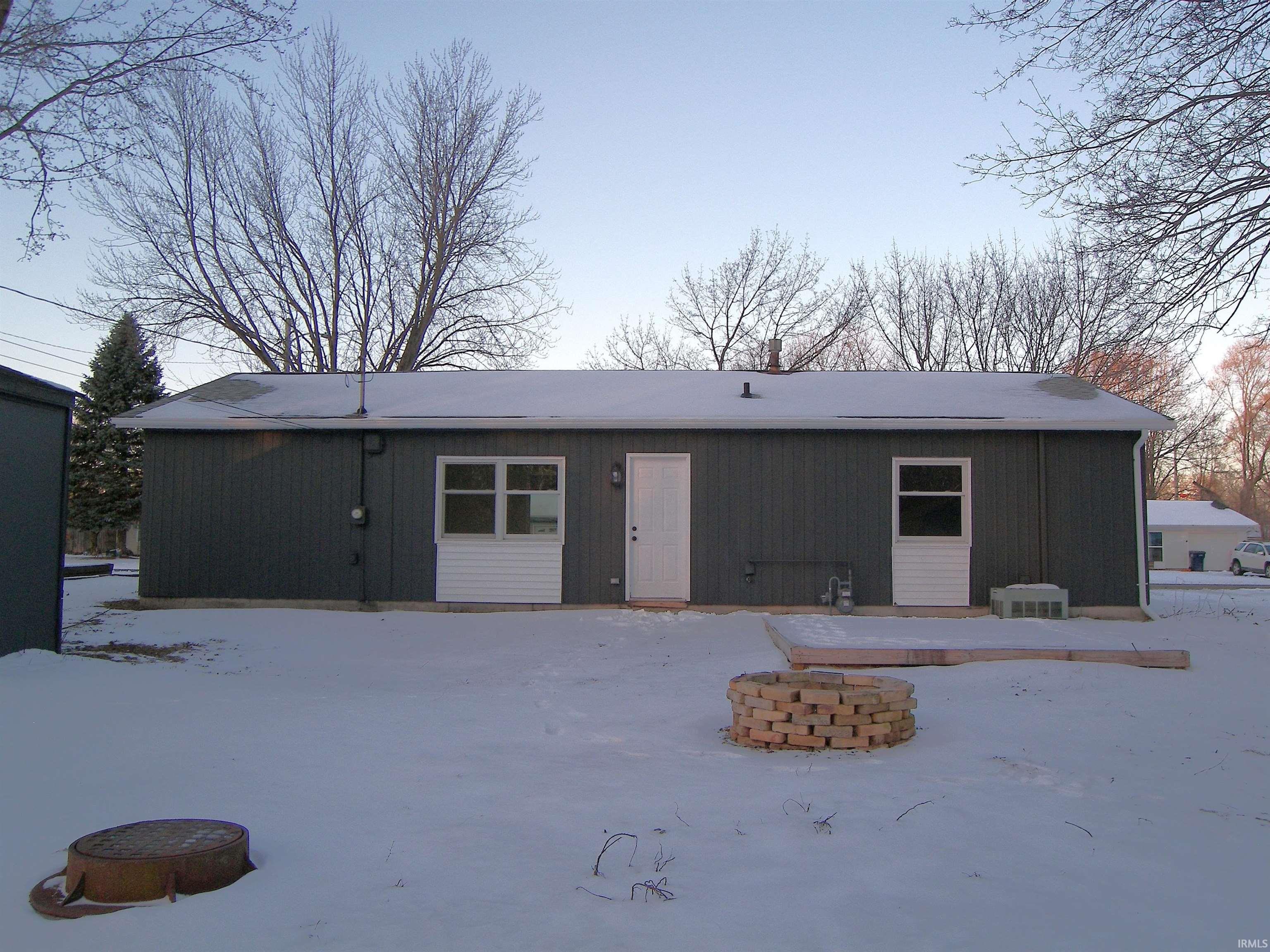 1820 Michaels Street Warsaw, IN 46580 - Photo 5 of 36