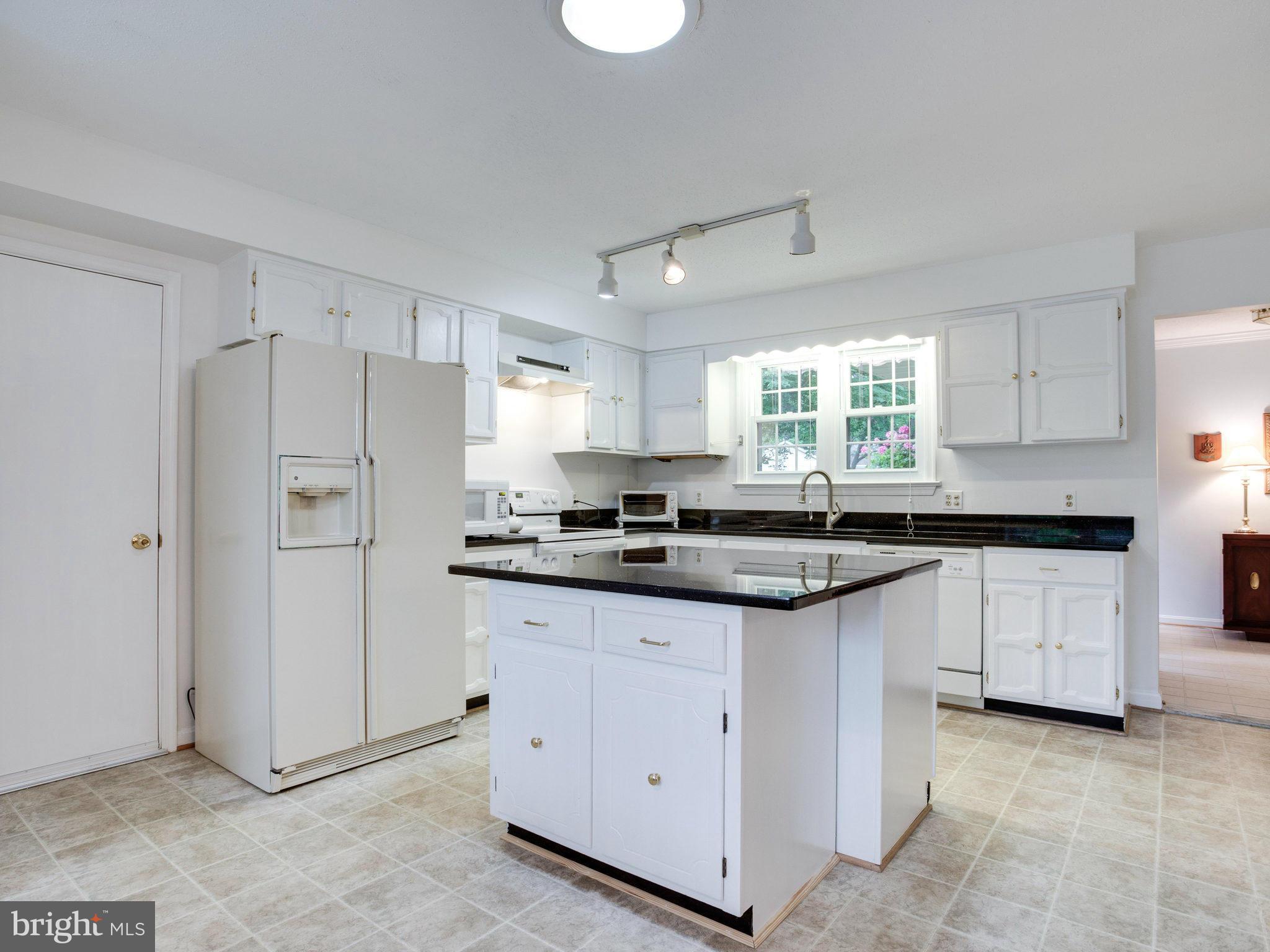 854 Inverrary Court Annapolis, MD 21401 - Photo 3 of 17 Kitchen