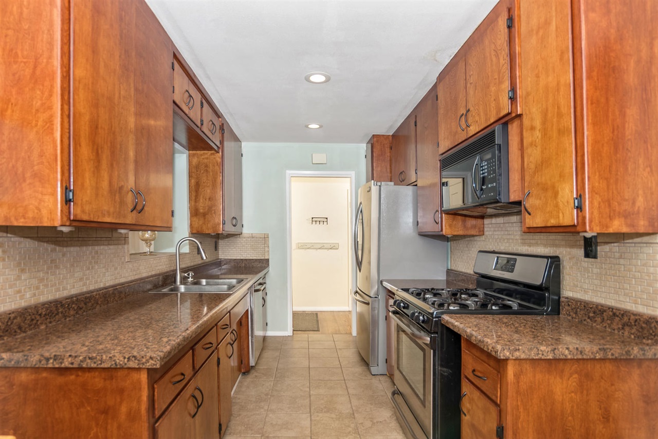 1279 Cresthill Road El Cajon, CA 92021 - Photo 3 of 25 Gallery Image 3