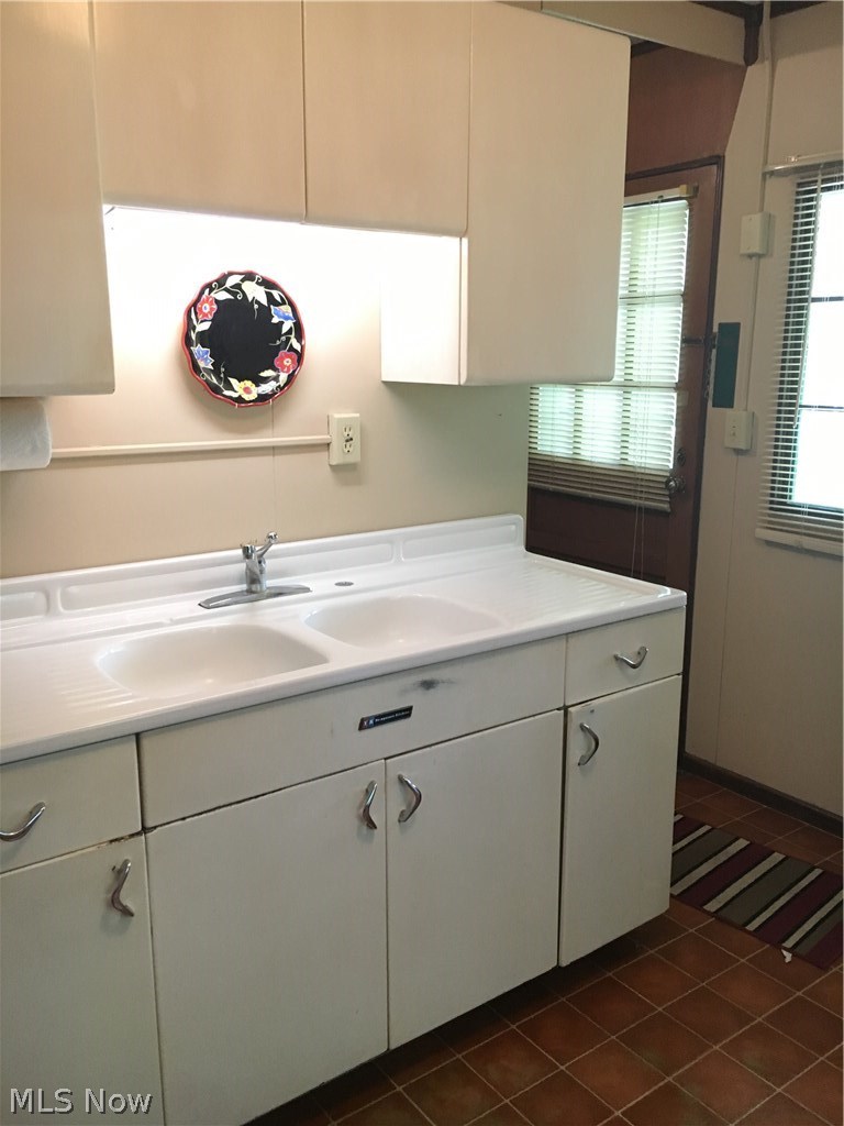 1551 Riverside Drive Akron, OH 44310 - Photo 10 of 21 Gallery Image 10