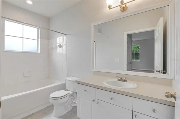 $1,575 | 18001 Richmond Pl Drive, Unit 1112, Tampa, FL 33647