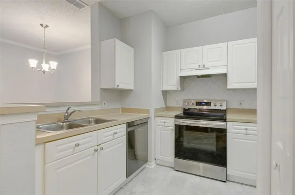 $1,575 | 18001 Richmond Pl Drive, Unit 1112, Tampa, FL 33647