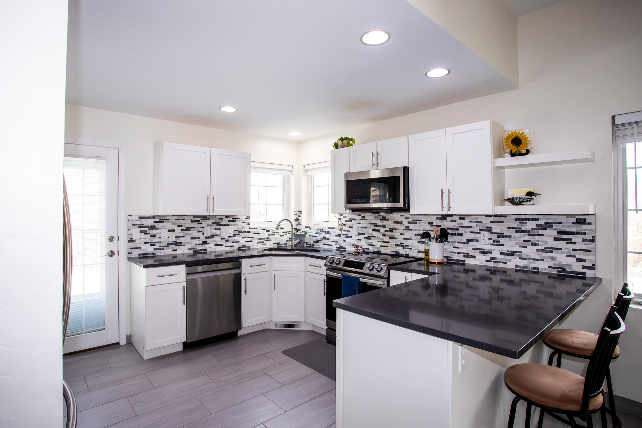 2564 Fox Ridge Court Sheboygan, WI 53081 - Photo 11 of 33 Kitchen