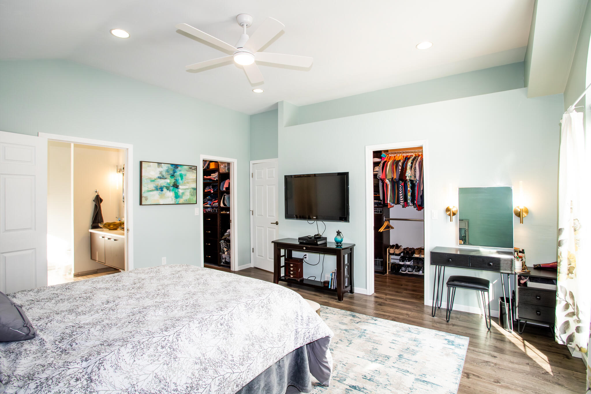 2564 Fox Ridge Court Sheboygan, WI 53081 - Photo 14 of 33 Primary Bedroom