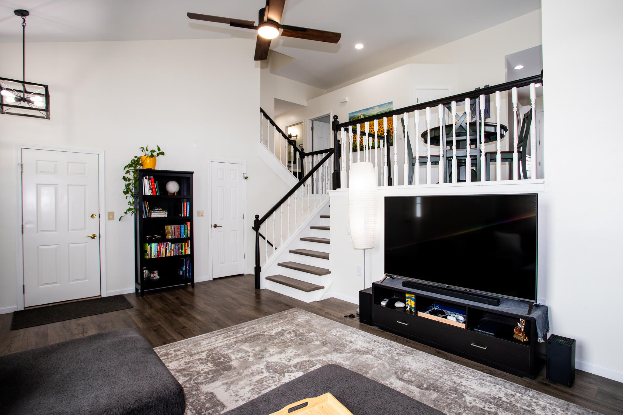 2564 Fox Ridge Court Sheboygan, WI 53081 - Photo 5 of 33 Living Room