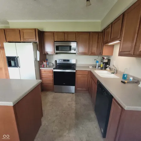$530,000 | 7960 West 800 North, Fairland, IN 46126