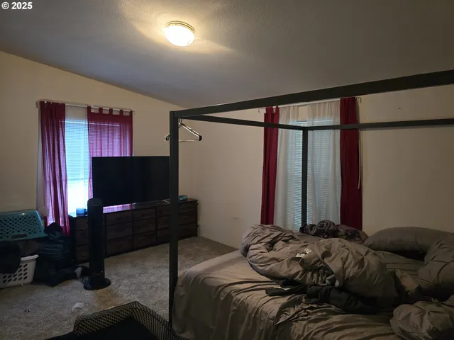 $275,000 | 217 Northeast Peggy Avenue, Roseburg, OR 97470