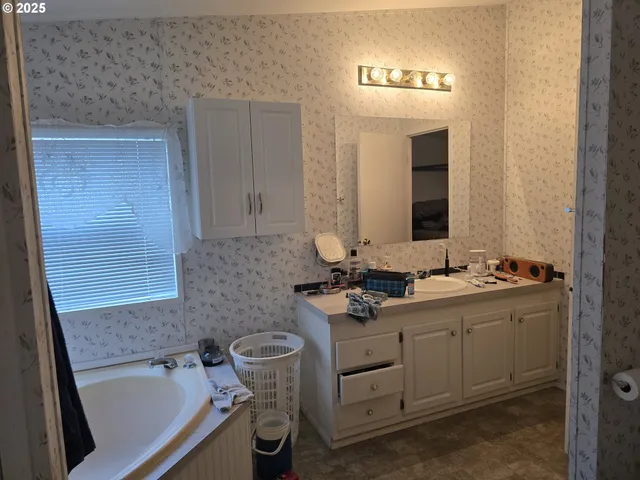 $275,000 | 217 Northeast Peggy Avenue, Roseburg, OR 97470