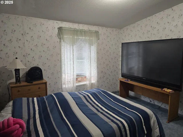 $275,000 | 217 Northeast Peggy Avenue, Roseburg, OR 97470