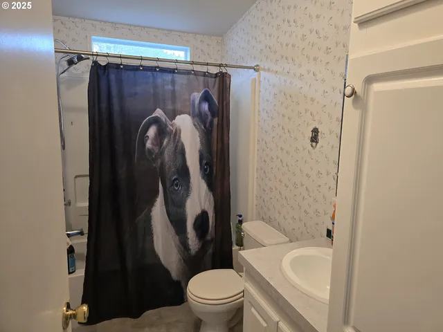 $275,000 | 217 Northeast Peggy Avenue, Roseburg, OR 97470