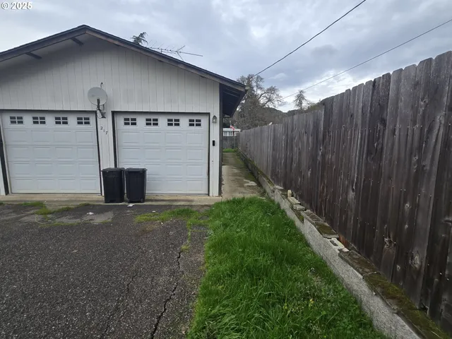 $275,000 | 217 Northeast Peggy Avenue, Roseburg, OR 97470