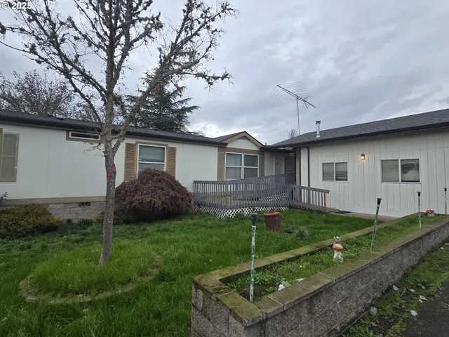 $275,000 | 217 Northeast Peggy Avenue, Roseburg, OR 97470