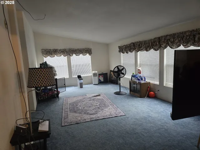 $275,000 | 217 Northeast Peggy Avenue, Roseburg, OR 97470