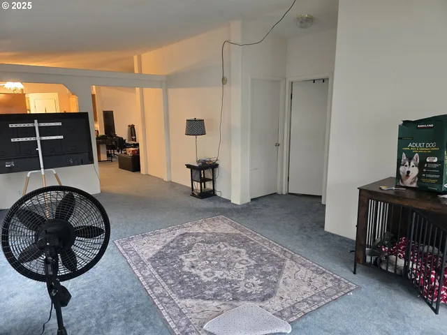 $275,000 | 217 Northeast Peggy Avenue, Roseburg, OR 97470