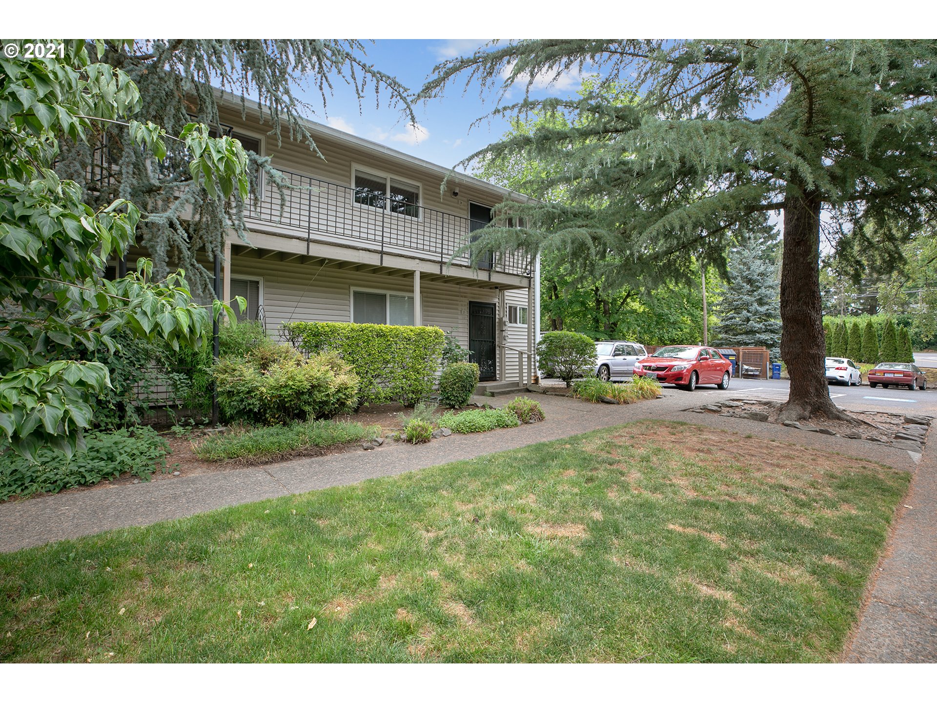 6825 Southwest Capitol Hill Road, Unit 28 Portland, OR 97219 - Photo 1 of 21 Gallery Image 1
