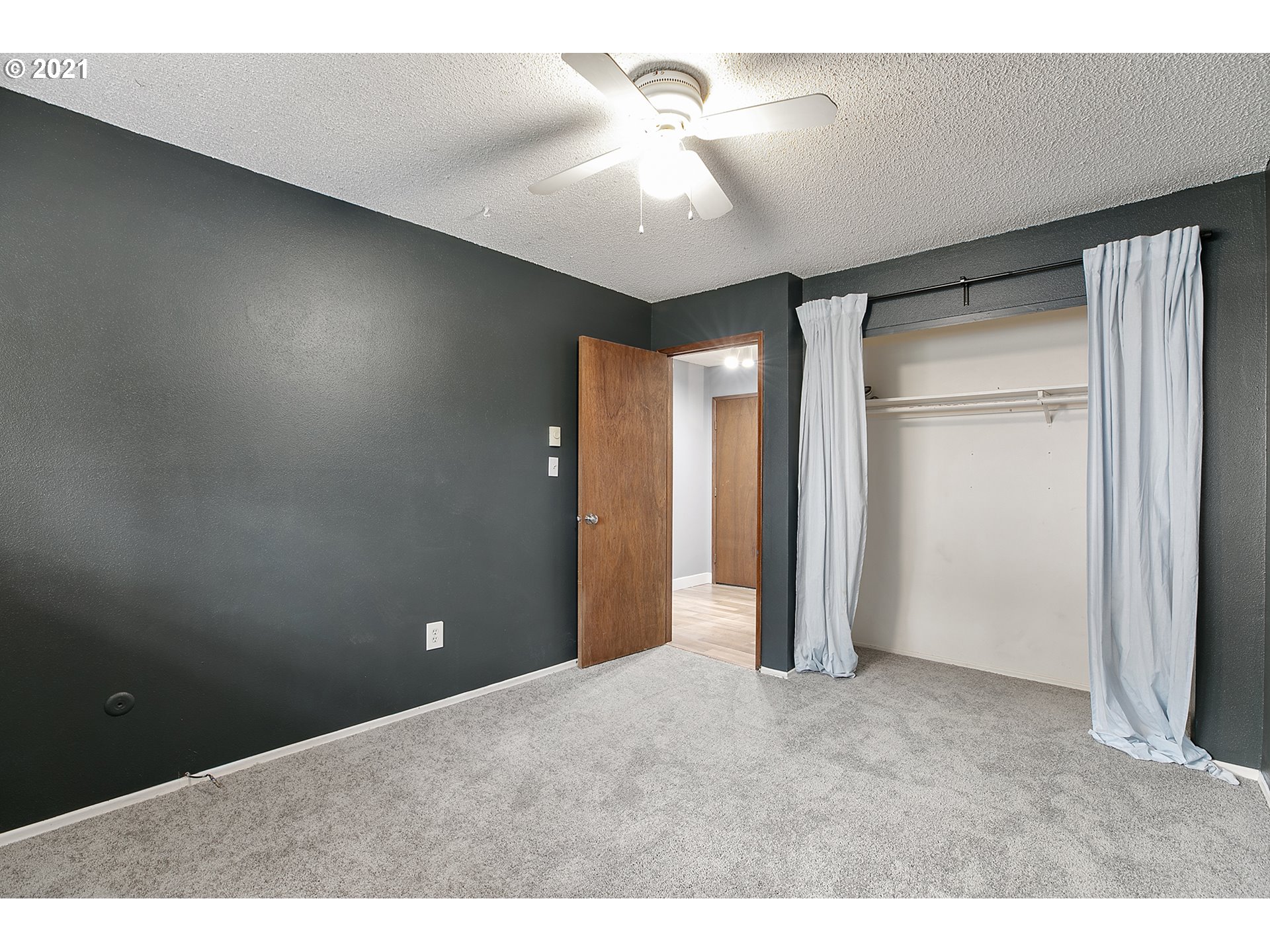 6825 Southwest Capitol Hill Road, Unit 28 Portland, OR 97219 - Photo 14 of 21 Gallery Image 14