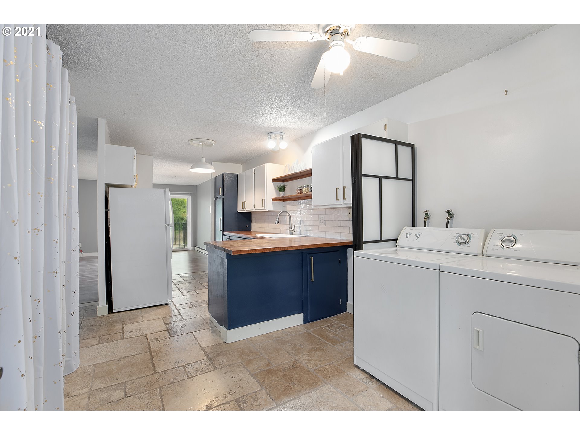 6825 Southwest Capitol Hill Road, Unit 28 Portland, OR 97219 - Photo 5 of 21 Gallery Image 5