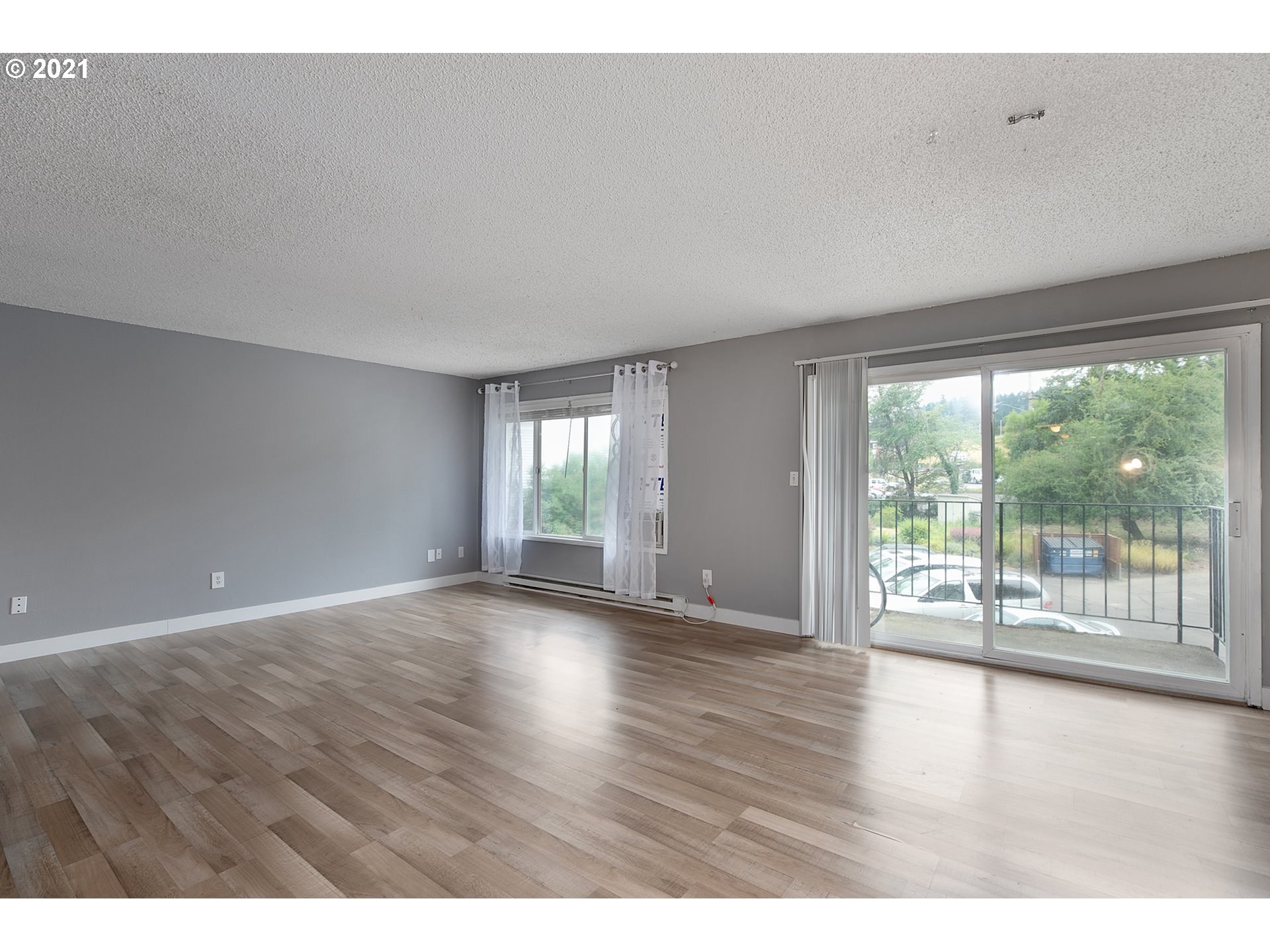 6825 Southwest Capitol Hill Road, Unit 28 Portland, OR 97219 - Photo 10 of 21 Gallery Image 10