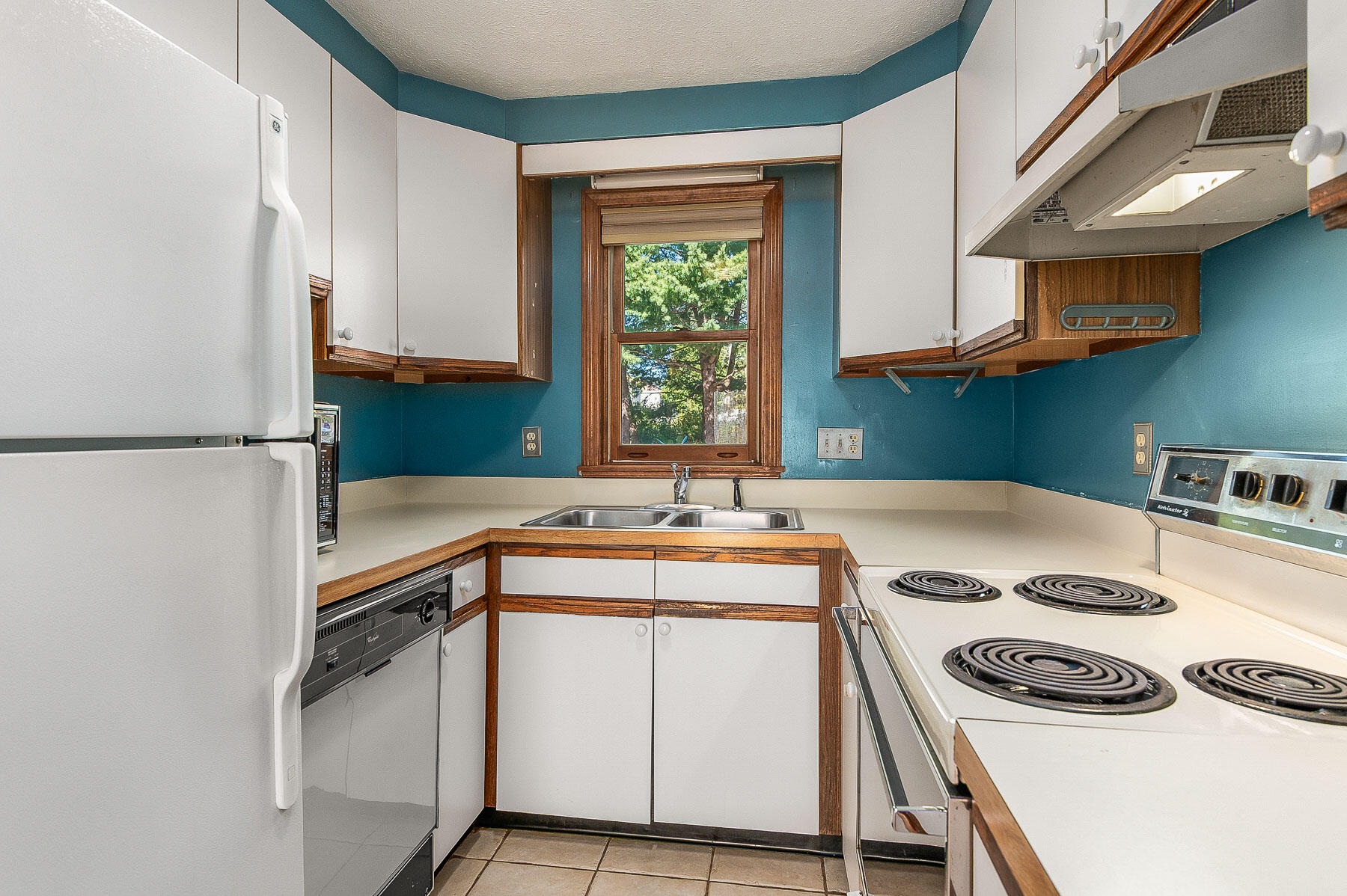 1414 Forest Avenue, Unit 3 Portland, ME 04103 - Photo 4 of 34 seacoastrephotography-6