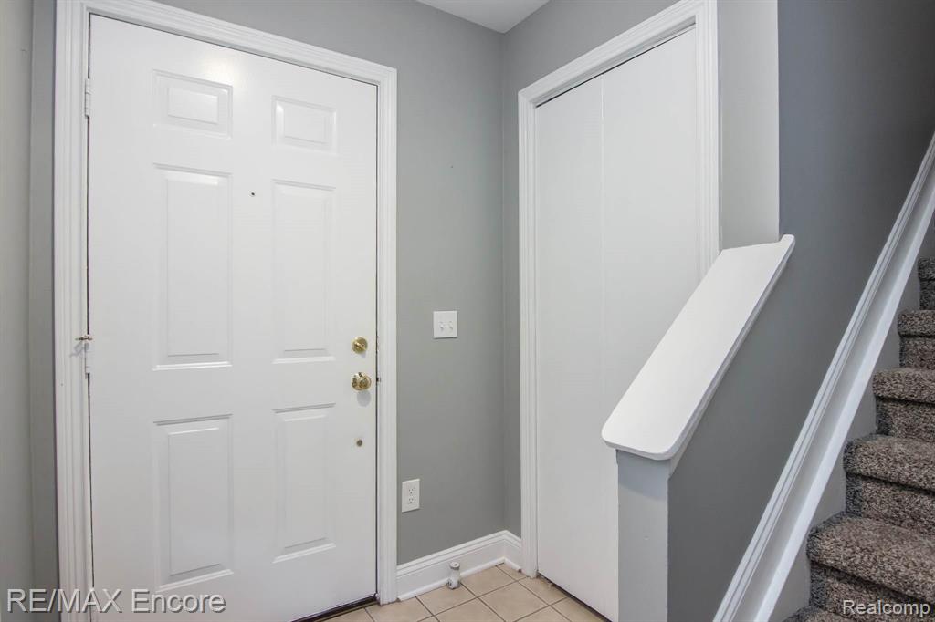 1649 Emerson Circle Rochester Hills, MI 48307 - Photo 3 of 29