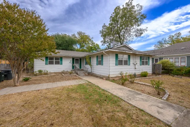 $399,990 | 207 West 17th Street, Georgetown, TX 78626