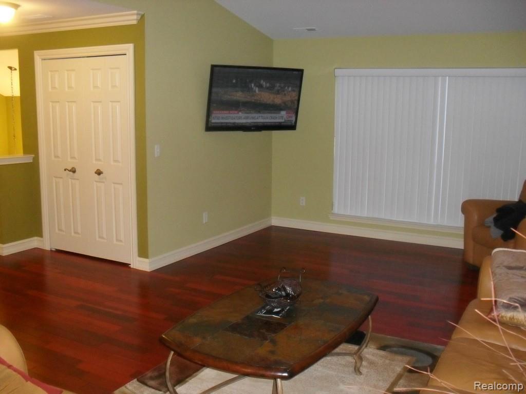 46159 Rhodes Drive, Unit 302 Macomb, MI 48044 - Photo 2 of 19 Rhodes 009.jpg